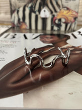 Load image into Gallery viewer, Curvy Bangle

