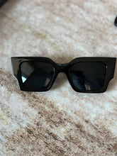 Load image into Gallery viewer, Catty B Frames
